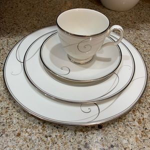 Four piece CHINA Noritake WAVE Place Setting. Gorgeous New!